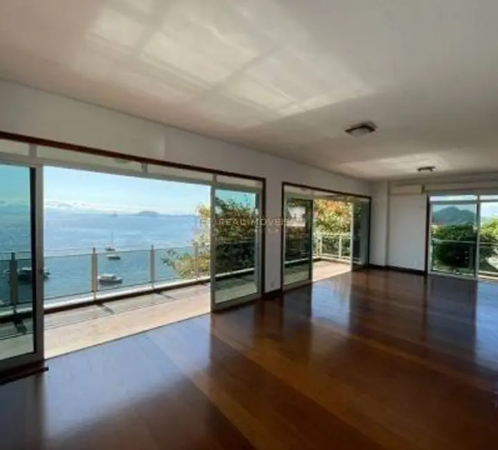 Apartamento com 4 quartos à venda, 170m2 em Urca, Rio De Janeiro - RJ - imagem 2 Foto 2 de Apartamento com 4 quartos à venda, 170m2 em Urca, Rio De Janeiro - RJ