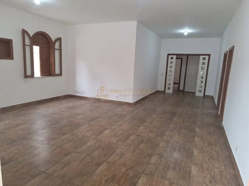 Casa com 4 quartos à venda, 660m2 em Anil, Rio De Janeiro - RJ - imagem 7 Foto 7 de Casa com 4 quartos à venda, 660m2 em Anil, Rio De Janeiro - RJ