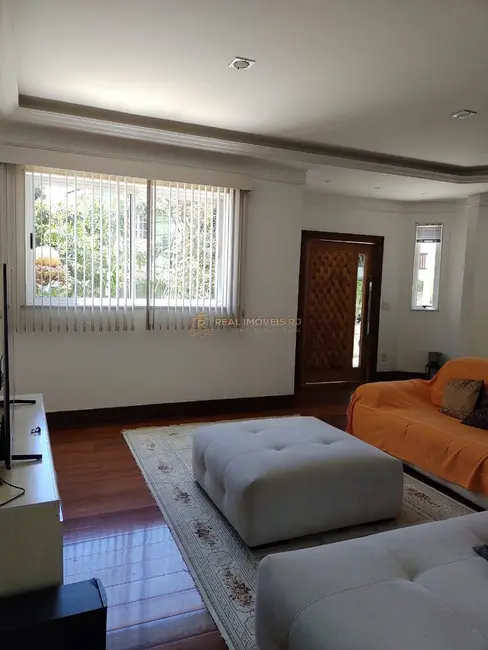 Foto 2 de Casa com 6 quartos à venda, 256m2 em Tijuca, Teresopolis - RJ