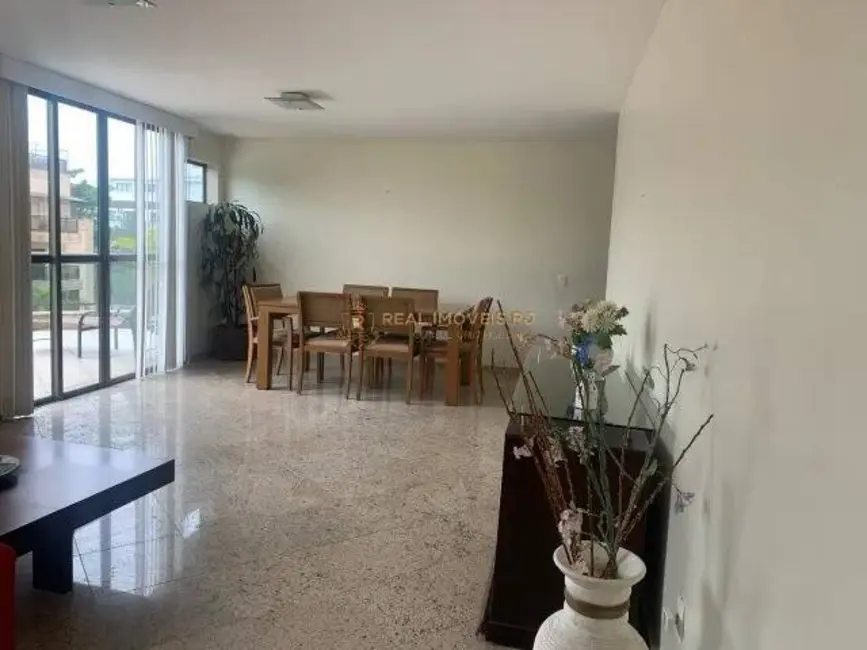 Cobertura com 4 quartos para alugar, 220m2 em Recreio dos Bandeirantes, Rio De Janeiro - RJ - imagem 4 Foto 4 de Cobertura com 4 quartos para alugar, 220m2 em Recreio dos Bandeirantes, Rio De Janeiro - RJ
