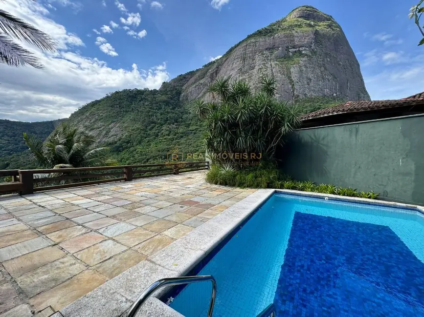 Casa com 5 quartos para alugar, 1828m2 em Joá, Rio De Janeiro - RJ - imagem 3 Foto 3 de Casa com 5 quartos para alugar, 1828m2 em Joá, Rio De Janeiro - RJ
