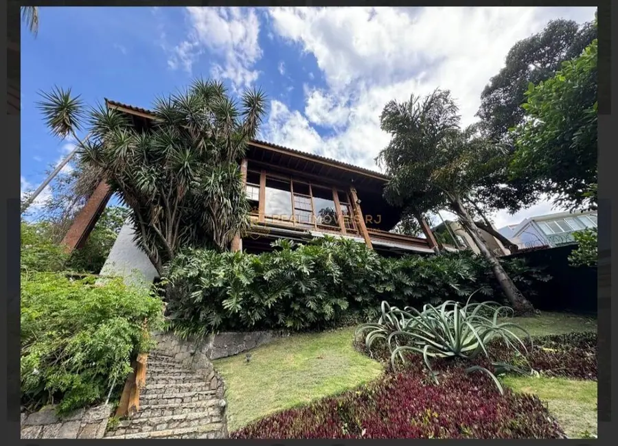 Casa com 5 quartos para alugar, 1828m2 em Joá, Rio De Janeiro - RJ - imagem 4 Foto 4 de Casa com 5 quartos para alugar, 1828m2 em Joá, Rio De Janeiro - RJ