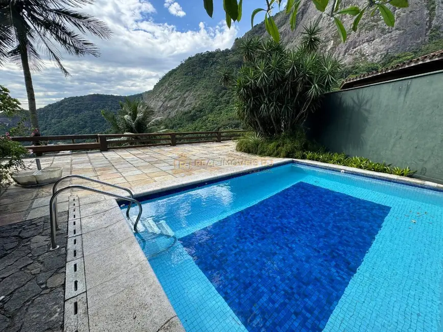 Casa com 5 quartos para alugar, 1828m2 em Joá, Rio De Janeiro - RJ - imagem 2 Foto 2 de Casa com 5 quartos para alugar, 1828m2 em Joá, Rio De Janeiro - RJ