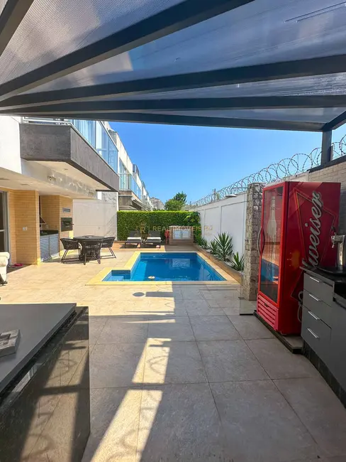 Casa com 3 quartos à venda, 436m2 em Recreio dos Bandeirantes, Rio De Janeiro - RJ - imagem 9 Foto 9 de Casa com 3 quartos à venda, 436m2 em Recreio dos Bandeirantes, Rio De Janeiro - RJ