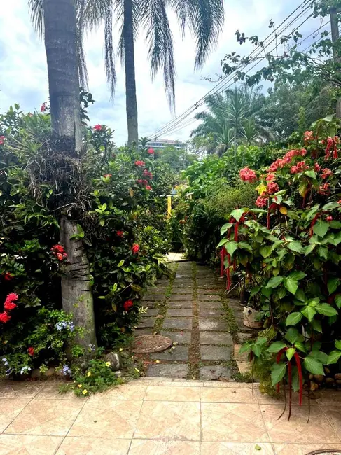 Casa com 6 quartos à venda, 570m2 em Barra da Tijuca, Rio De Janeiro - RJ - imagem 3 Foto 3 de Casa com 6 quartos à venda, 570m2 em Barra da Tijuca, Rio De Janeiro - RJ