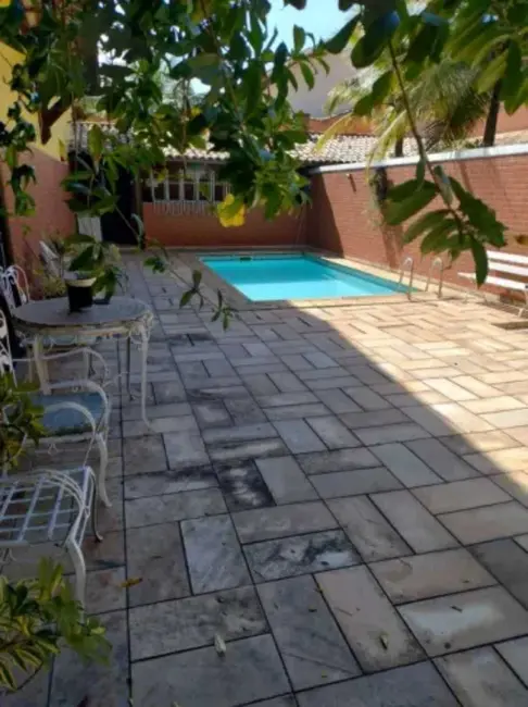 Casa com 6 quartos à venda, 570m2 em Barra da Tijuca, Rio De Janeiro - RJ - imagem 1 Foto 1 de Casa com 6 quartos à venda, 570m2 em Barra da Tijuca, Rio De Janeiro - RJ