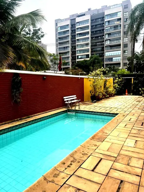 Casa com 6 quartos à venda, 570m2 em Barra da Tijuca, Rio De Janeiro - RJ - imagem 9 Foto 9 de Casa com 6 quartos à venda, 570m2 em Barra da Tijuca, Rio De Janeiro - RJ