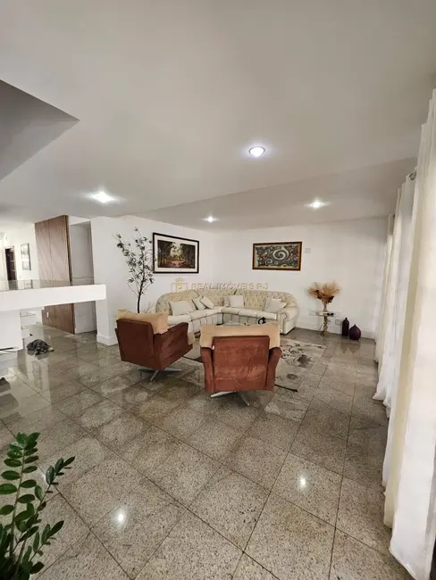 Casa com 4 quartos à venda, 600m2 em Recreio dos Bandeirantes, Rio De Janeiro - RJ - imagem 8 Foto 8 de Casa com 4 quartos à venda, 600m2 em Recreio dos Bandeirantes, Rio De Janeiro - RJ