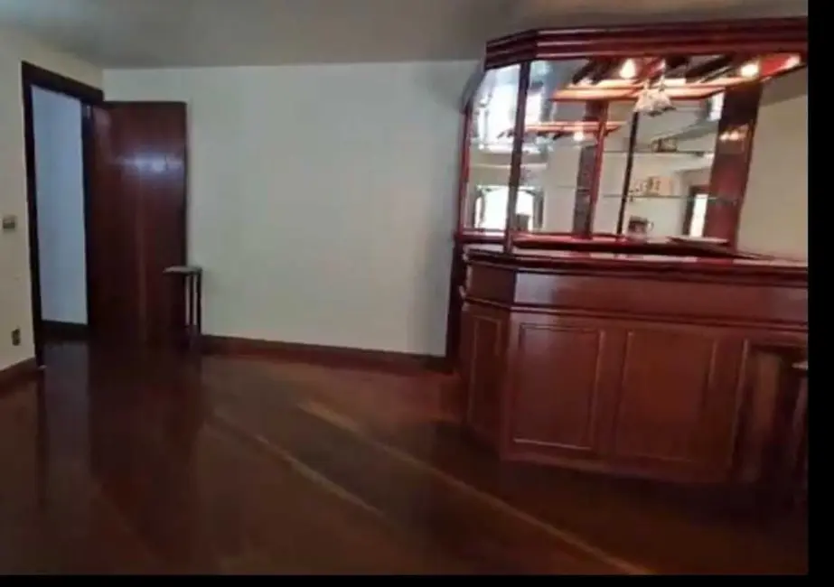 Casa com 7 quartos à venda, 668m2 em Barra da Tijuca, Rio De Janeiro - RJ - imagem 9 Foto 9 de Casa com 7 quartos à venda, 668m2 em Barra da Tijuca, Rio De Janeiro - RJ