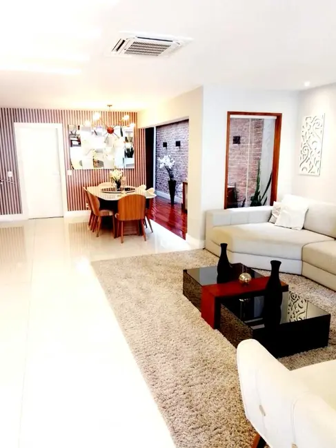 Foto 2 de Casa com 5 quartos à venda, 240m2 em Barra da Tijuca, Rio De Janeiro - RJ