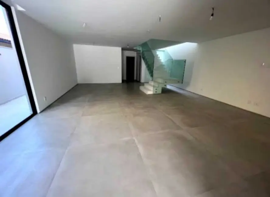 Casa com 3 quartos à venda, 319m2 em Barra da Tijuca, Rio De Janeiro - RJ - imagem 3 Foto 3 de Casa com 3 quartos à venda, 319m2 em Barra da Tijuca, Rio De Janeiro - RJ