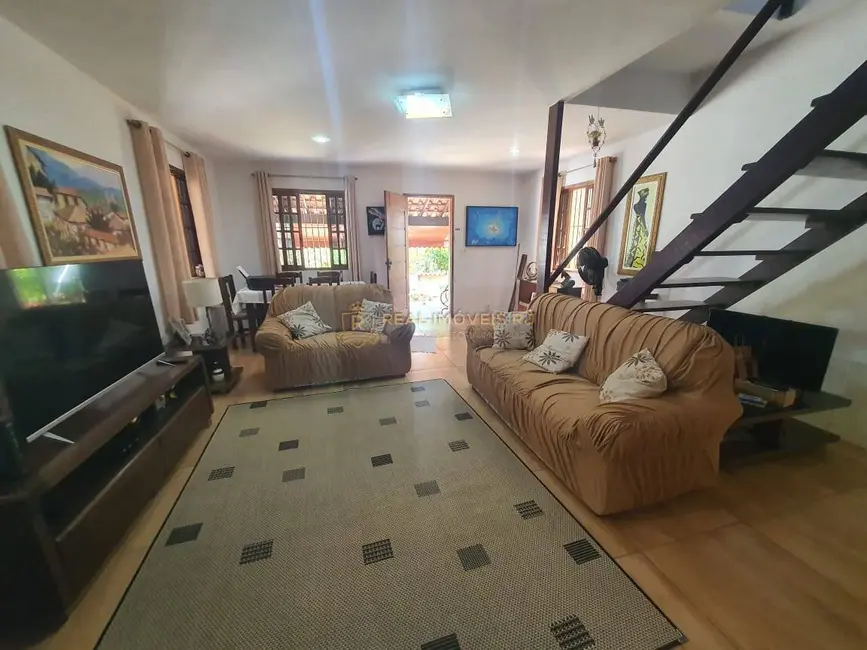 Casa com 4 quartos à venda, 326m2 em Vila Valqueire, Rio De Janeiro - RJ - imagem 4 Foto 4 de Casa com 4 quartos à venda, 326m2 em Vila Valqueire, Rio De Janeiro - RJ