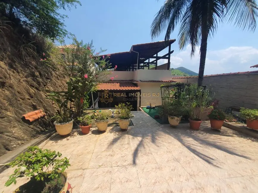 Casa com 4 quartos à venda, 326m2 em Vila Valqueire, Rio De Janeiro - RJ - imagem 3 Foto 3 de Casa com 4 quartos à venda, 326m2 em Vila Valqueire, Rio De Janeiro - RJ