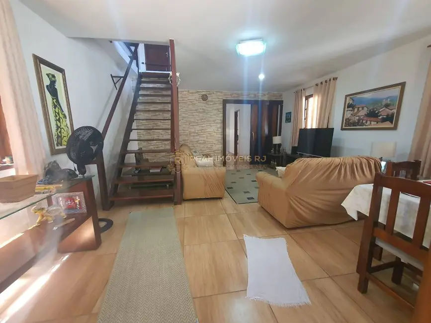 Casa com 4 quartos à venda, 326m2 em Vila Valqueire, Rio De Janeiro - RJ - imagem 5 Foto 5 de Casa com 4 quartos à venda, 326m2 em Vila Valqueire, Rio De Janeiro - RJ