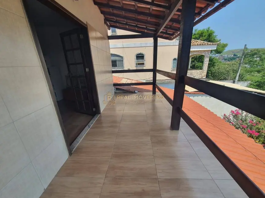 Casa com 4 quartos à venda, 326m2 em Vila Valqueire, Rio De Janeiro - RJ - imagem 6 Foto 6 de Casa com 4 quartos à venda, 326m2 em Vila Valqueire, Rio De Janeiro - RJ