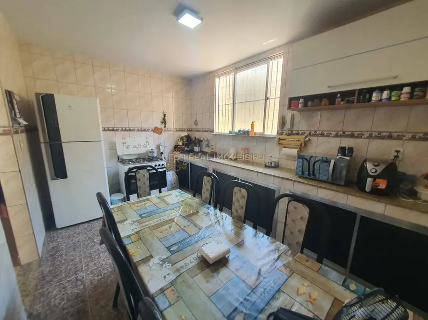 Casa com 4 quartos à venda, 326m2 em Vila Valqueire, Rio De Janeiro - RJ - imagem 9 Foto 9 de Casa com 4 quartos à venda, 326m2 em Vila Valqueire, Rio De Janeiro - RJ