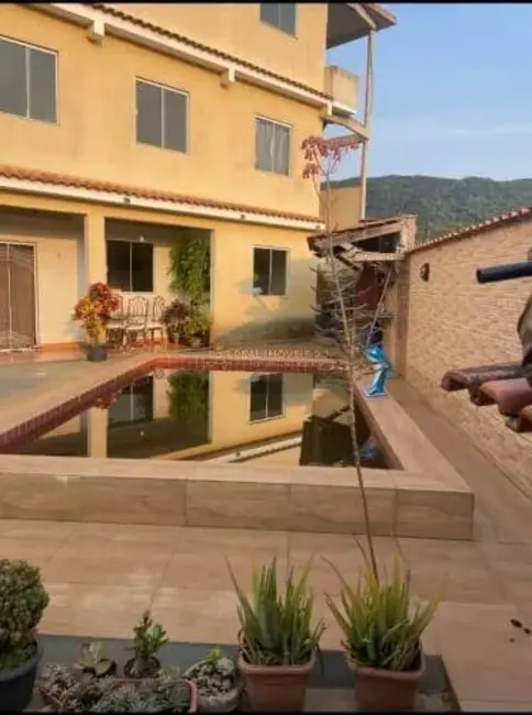 Casa com 4 quartos à venda, 300m2 em Vargem Grande, Rio De Janeiro - RJ - imagem 2 Foto 2 de Casa com 4 quartos à venda, 300m2 em Vargem Grande, Rio De Janeiro - RJ