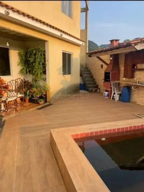 Casa com 4 quartos à venda, 300m2 em Vargem Grande, Rio De Janeiro - RJ - imagem 1 Foto 1 de Casa com 4 quartos à venda, 300m2 em Vargem Grande, Rio De Janeiro - RJ