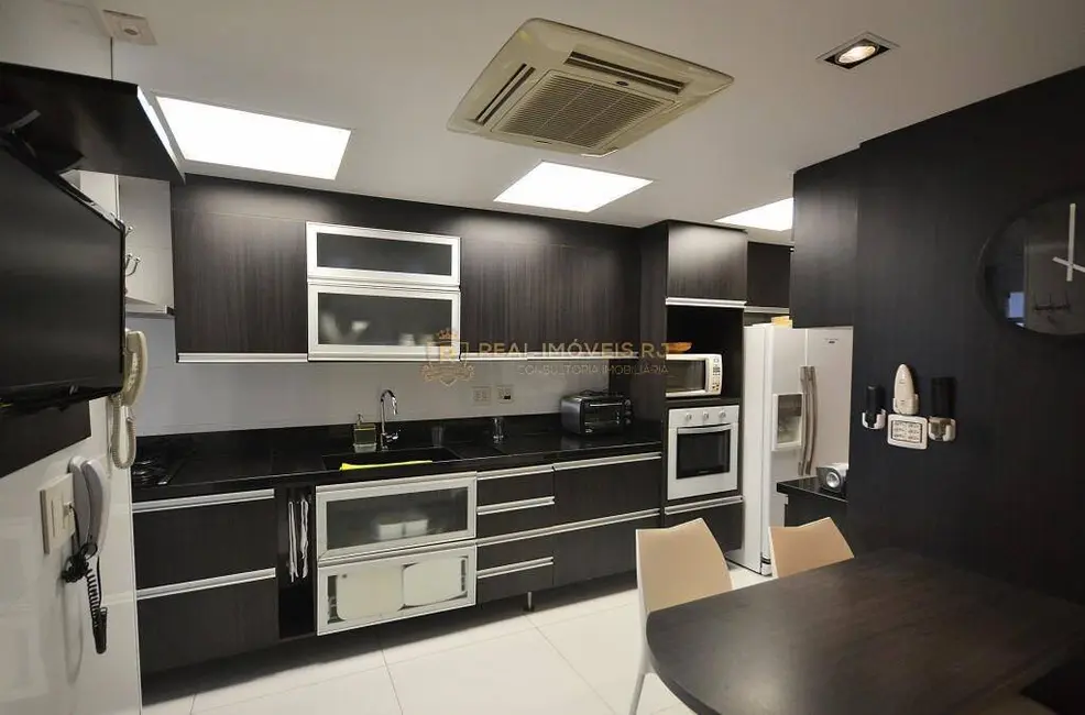 Apartamento com 4 quartos para alugar, 150m2 em Barra da Tijuca, Rio De Janeiro - RJ - imagem 9 Foto 9 de Apartamento com 4 quartos para alugar, 150m2 em Barra da Tijuca, Rio De Janeiro - RJ