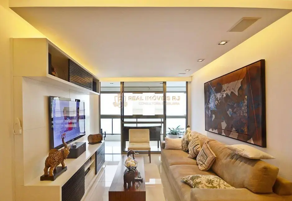 Apartamento com 4 quartos para alugar, 150m2 em Barra da Tijuca, Rio De Janeiro - RJ - imagem 8 Foto 8 de Apartamento com 4 quartos para alugar, 150m2 em Barra da Tijuca, Rio De Janeiro - RJ