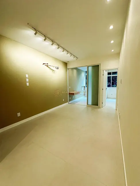 Foto 2 de Apartamento com 2 quartos à venda, 55m2 em Leblon, Rio De Janeiro - RJ