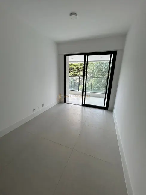 Apartamento com 2 quartos para alugar, 75m2 em Barra da Tijuca, Rio De Janeiro - RJ - imagem 3 Foto 3 de Apartamento com 2 quartos para alugar, 75m2 em Barra da Tijuca, Rio De Janeiro - RJ