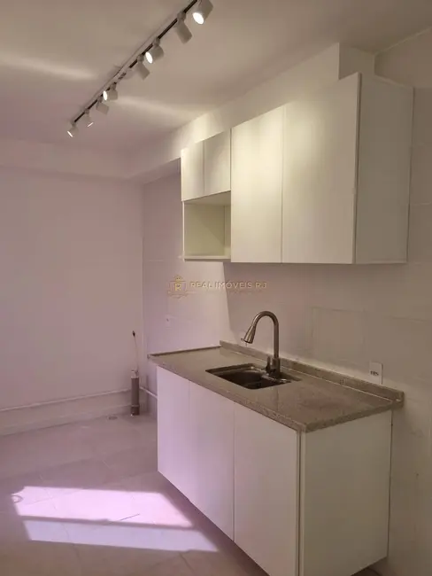 Foto 2 de Apartamento com 2 quartos à venda, 45m2 em Jacarepaguá, Rio De Janeiro - RJ