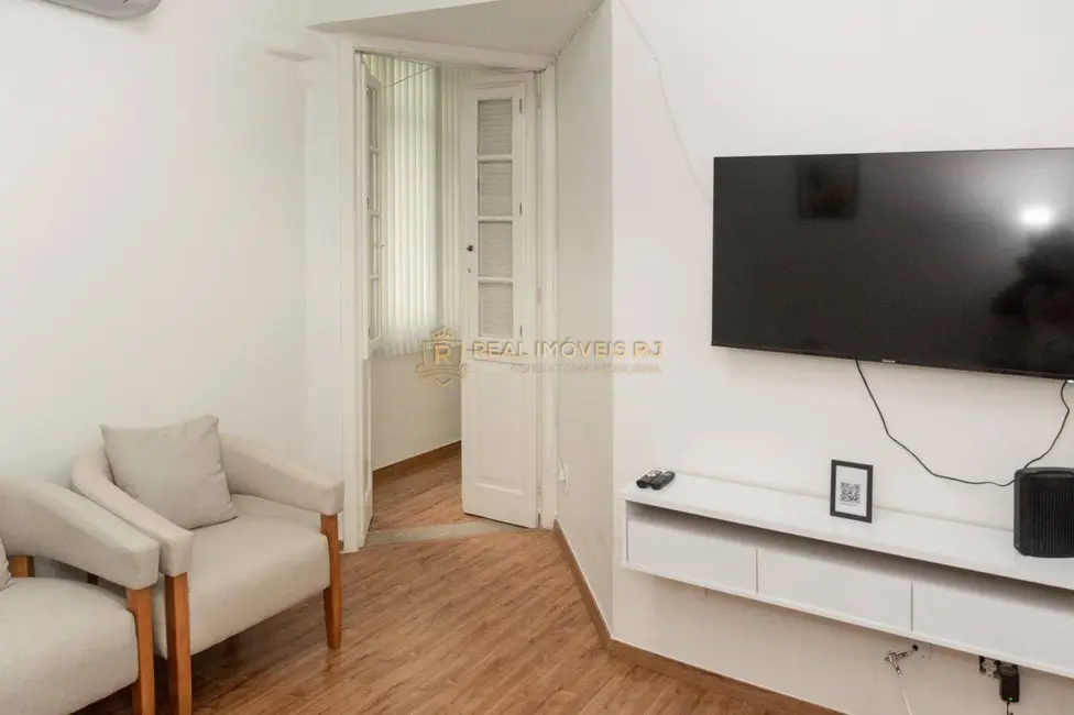 Apartamento com 2 quartos à venda, 54m2 em Copacabana, Rio De Janeiro - RJ - imagem 3 Foto 3 de Apartamento com 2 quartos à venda, 54m2 em Copacabana, Rio De Janeiro - RJ