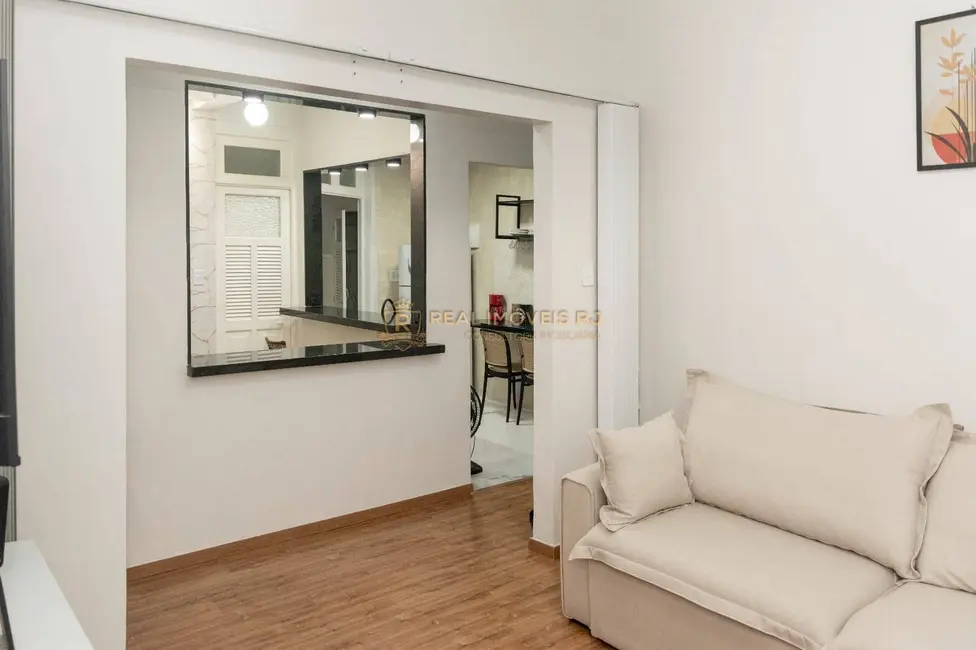 Apartamento com 2 quartos à venda, 54m2 em Copacabana, Rio De Janeiro - RJ - imagem 1 Foto 1 de Apartamento com 2 quartos à venda, 54m2 em Copacabana, Rio De Janeiro - RJ
