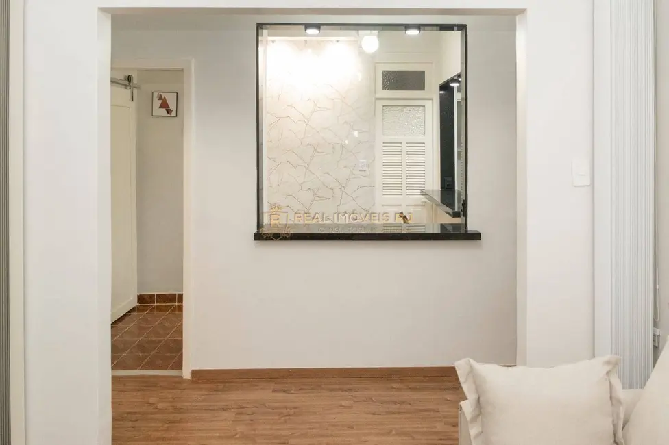 Apartamento com 2 quartos à venda, 54m2 em Copacabana, Rio De Janeiro - RJ - imagem 4 Foto 4 de Apartamento com 2 quartos à venda, 54m2 em Copacabana, Rio De Janeiro - RJ