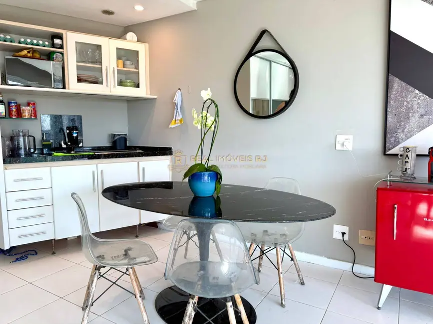 Loft / Flat com 1 quarto para alugar, 52m2 em Barra da Tijuca, Rio De Janeiro - RJ - imagem 2 Foto 2 de Loft / Flat com 1 quarto para alugar, 52m2 em Barra da Tijuca, Rio De Janeiro - RJ