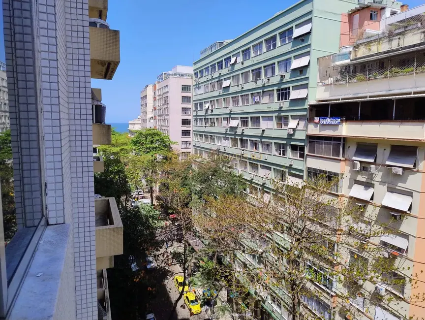 Apartamento com 3 quartos à venda, 115m2 em Copacabana, Rio De Janeiro - RJ - imagem 9 Foto 9 de Apartamento com 3 quartos à venda, 115m2 em Copacabana, Rio De Janeiro - RJ