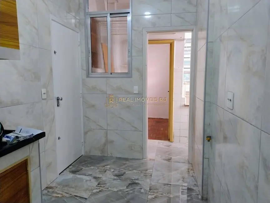 Apartamento com 3 quartos à venda, 115m2 em Copacabana, Rio De Janeiro - RJ - imagem 6 Foto 6 de Apartamento com 3 quartos à venda, 115m2 em Copacabana, Rio De Janeiro - RJ