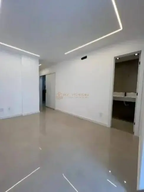 Apartamento com 1 quarto à venda, 33m2 em Ipanema, Rio De Janeiro - RJ - imagem 4 Foto 4 de Apartamento com 1 quarto à venda, 33m2 em Ipanema, Rio De Janeiro - RJ