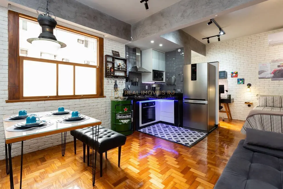 Apartamento com 1 quarto à venda, 40m2 em Copacabana, Rio De Janeiro - RJ - imagem 3 Foto 3 de Apartamento com 1 quarto à venda, 40m2 em Copacabana, Rio De Janeiro - RJ