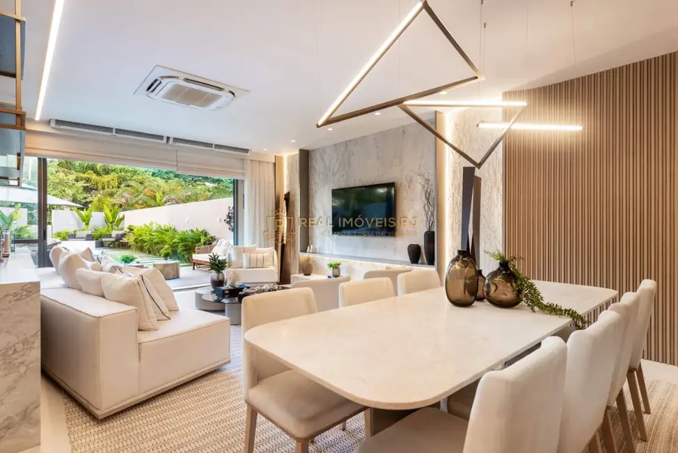 Casa com 3 quartos à venda, 320m2 em Barra da Tijuca, Rio De Janeiro - RJ - imagem 1 Foto 1 de Casa com 3 quartos à venda, 320m2 em Barra da Tijuca, Rio De Janeiro - RJ