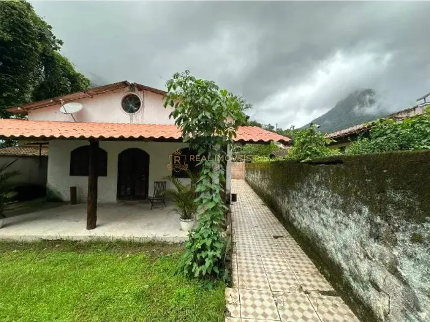 Foto 1 de Casa com 3 quartos à venda, 200m2 em Angra Dos Reis - RJ