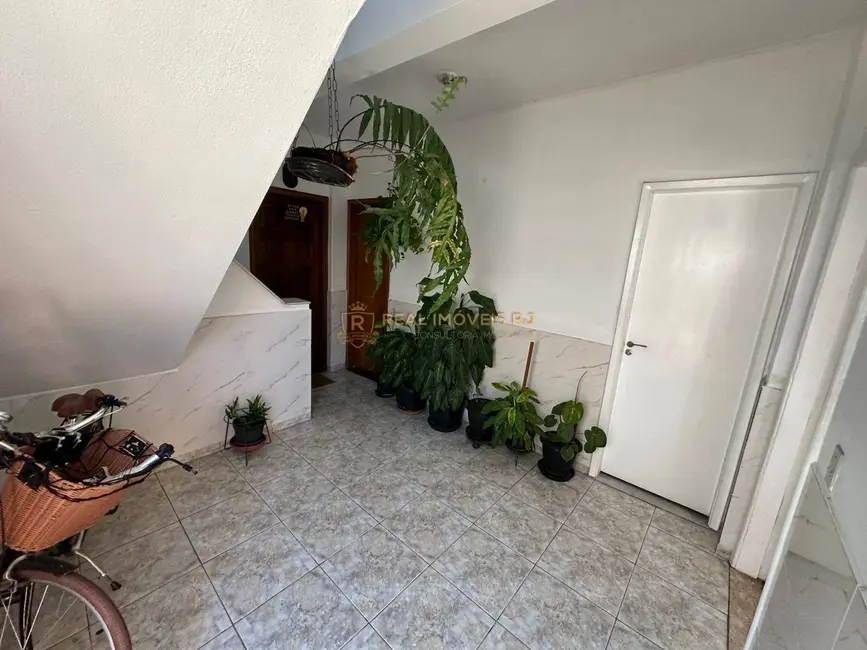 Casa com 2 quartos à venda, 140m2 em Vila Valqueire, Rio De Janeiro - RJ - imagem 5 Foto 5 de Casa com 2 quartos à venda, 140m2 em Vila Valqueire, Rio De Janeiro - RJ