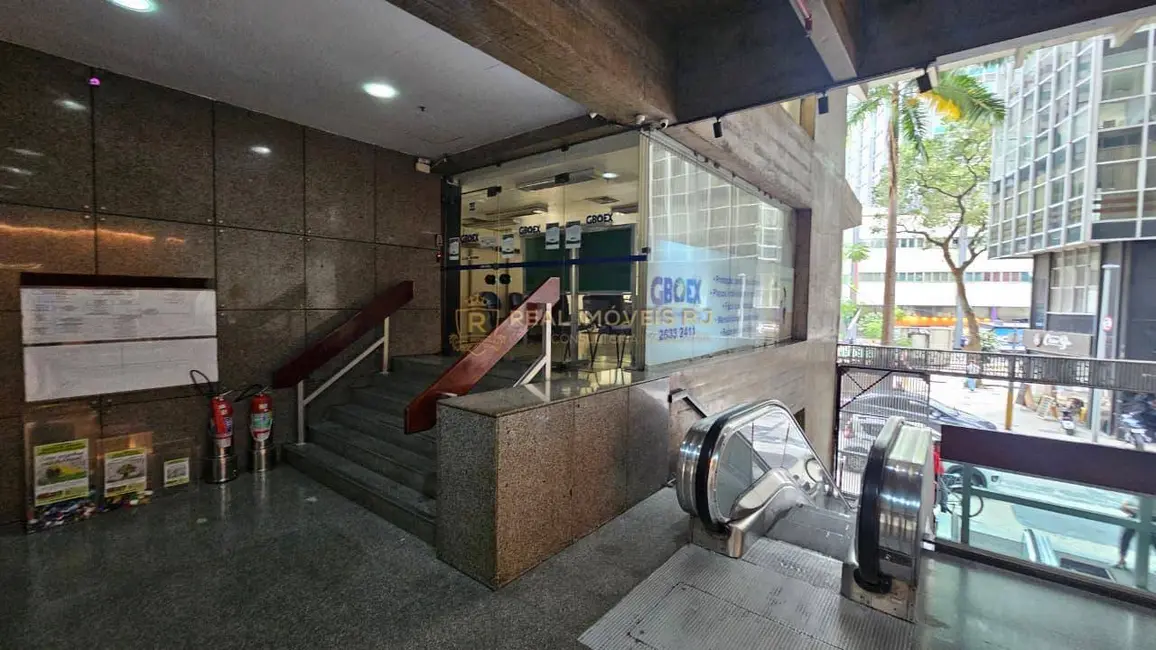 Sala Comercial para alugar, 275m2 em Centro, Rio De Janeiro - RJ - imagem 1 Foto 1 de Sala Comercial para alugar, 275m2 em Centro, Rio De Janeiro - RJ