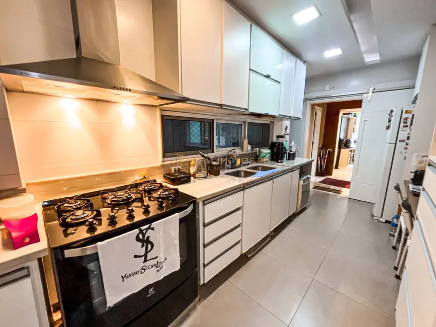 Apartamento com 2 quartos à venda, 136m2 em Copacabana, Rio De Janeiro - RJ - imagem 3 Foto 3 de Apartamento com 2 quartos à venda, 136m2 em Copacabana, Rio De Janeiro - RJ