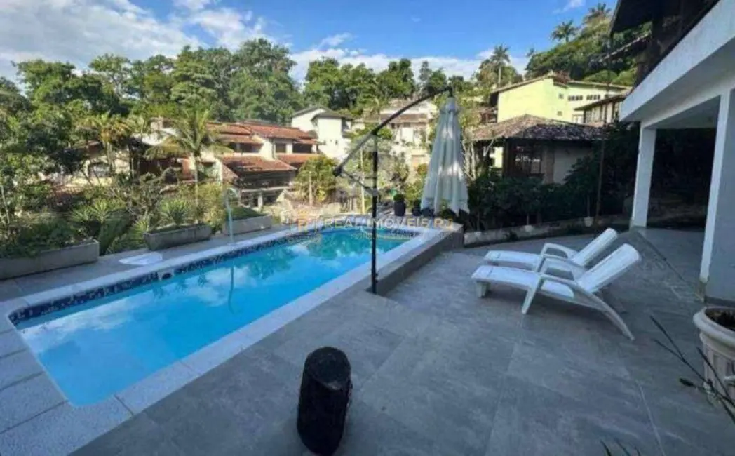 Casa com 4 quartos à venda, 370m2 em Vila Progresso, Niteroi - RJ - imagem 1 Foto 1 de Casa com 4 quartos à venda, 370m2 em Vila Progresso, Niteroi - RJ