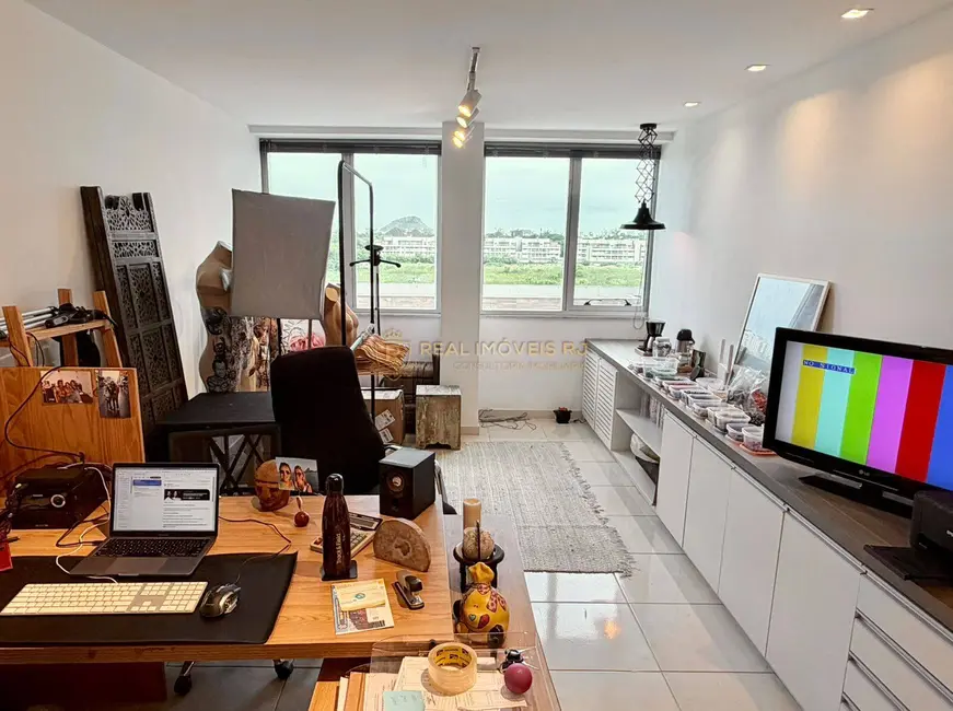 Sala Comercial à venda em Recreio dos Bandeirantes, Rio De Janeiro - RJ - imagem 2 Foto 2 de Sala Comercial à venda em Recreio dos Bandeirantes, Rio De Janeiro - RJ