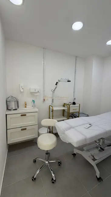 Sala Comercial para alugar, 50m2 em Rio De Janeiro - RJ - imagem 1 Foto 1 de Sala Comercial para alugar, 50m2 em Rio De Janeiro - RJ