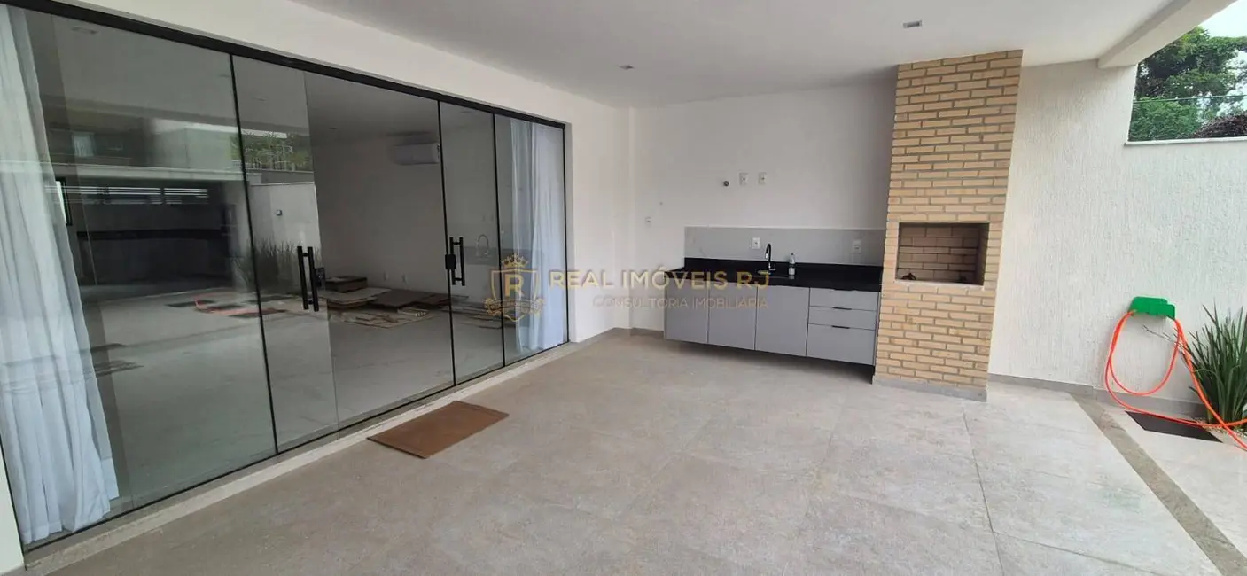 Casa com 3 quartos para alugar, 315m2 em Recreio dos Bandeirantes, Rio De Janeiro - RJ - imagem 6 Foto 6 de Casa com 3 quartos para alugar, 315m2 em Recreio dos Bandeirantes, Rio De Janeiro - RJ