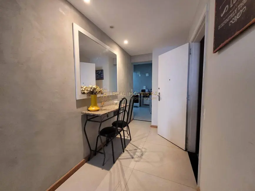 Apartamento com 3 quartos à venda, 100m2 em Copacabana, Rio De Janeiro - RJ - imagem 5 Foto 5 de Apartamento com 3 quartos à venda, 100m2 em Copacabana, Rio De Janeiro - RJ