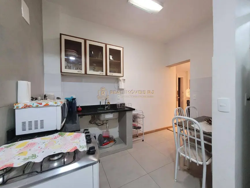 Apartamento com 3 quartos à venda, 100m2 em Copacabana, Rio De Janeiro - RJ - imagem 4 Foto 4 de Apartamento com 3 quartos à venda, 100m2 em Copacabana, Rio De Janeiro - RJ