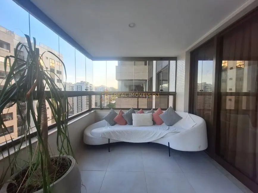 Apartamento com 4 quartos à venda, 137m2 em Rio De Janeiro - RJ - imagem 3 Foto 3 de Apartamento com 4 quartos à venda, 137m2 em Rio De Janeiro - RJ