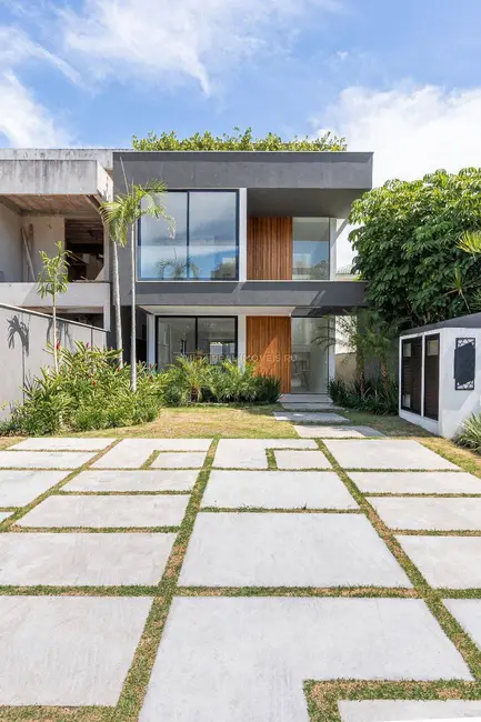 Casa com 4 quartos à venda, 300m2 em Barra da Tijuca, Rio De Janeiro - RJ - imagem 1 Foto 1 de Casa com 4 quartos à venda, 300m2 em Barra da Tijuca, Rio De Janeiro - RJ