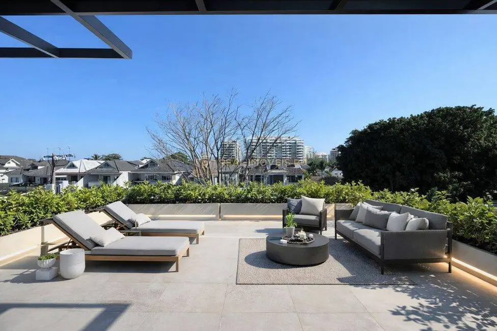 Casa com 4 quartos à venda, 360m2 em Barra da Tijuca, Rio De Janeiro - RJ - imagem 2 Foto 2 de Casa com 4 quartos à venda, 360m2 em Barra da Tijuca, Rio De Janeiro - RJ