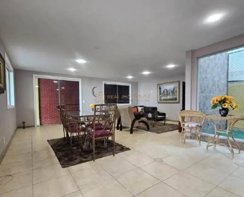 Casa com 4 quartos para alugar, 600m2 em Rio De Janeiro - RJ - imagem 8 Foto 8 de Casa com 4 quartos para alugar, 600m2 em Rio De Janeiro - RJ